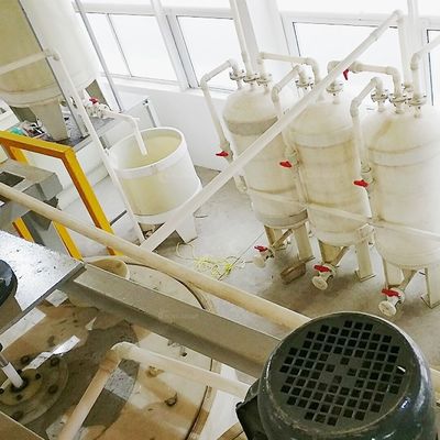 金属精製工場の表面 銀の剥離と锡の電解装置
