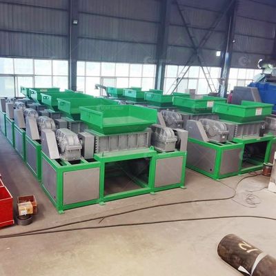 クライアントの要求を満たした プラスチックペットボトルとスクラップ金属のためのダブルシャフトシレッダー