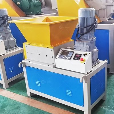 800-5000kg/h 容量 小型ダブルシャフト紙の細工機 顧客のニーズを満たすために