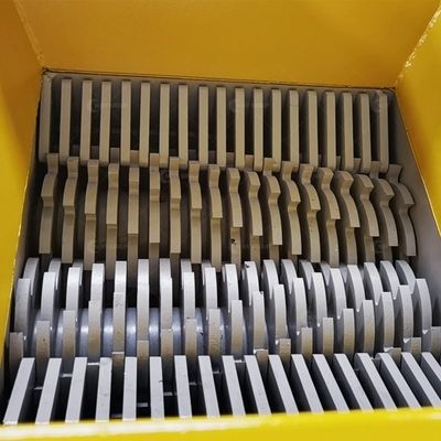 800-5000kg/h 容量 小型ダブルシャフト紙の細工機 顧客のニーズを満たすために