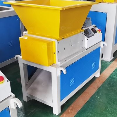 800-5000kg/h 容量 小型ダブルシャフト紙の細工機 顧客のニーズを満たすために